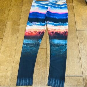 🦅AEO Hi-Rise Mountain Sky Sunset Leggings Small NWT